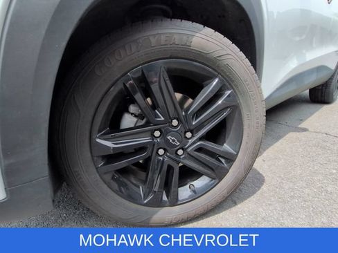 Used 2025 Chevrolet Trax ACTIV w/ Sunroof Package FWD image 8