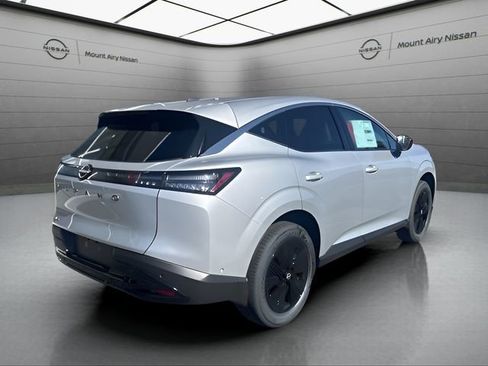 New 2025 Nissan Murano SV image 4