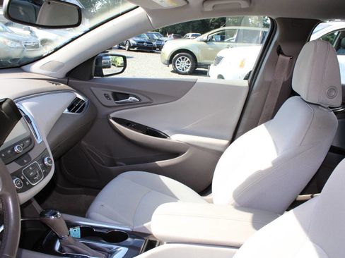 Used 2017 Chevrolet Malibu LT image 14