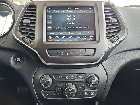 Used 2021 Jeep Cherokee Trailhawk AWD/4WD image 25