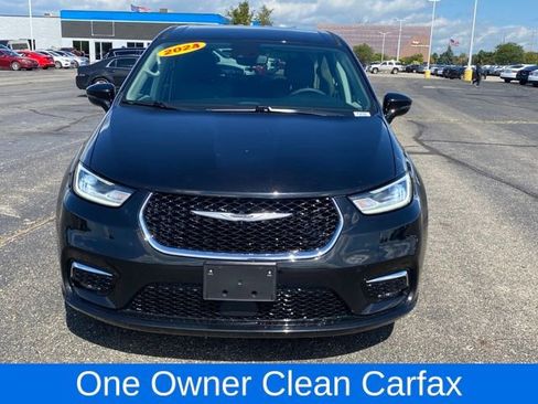Used 2024 Chrysler Pacifica Touring-L image 3