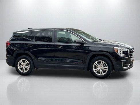 Used 2024 GMC Terrain SLE image 4