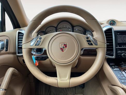 Used 2013 Porsche Cayenne image 18