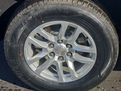 Used 2024 Chevrolet Suburban LT AWD/4WD image 12