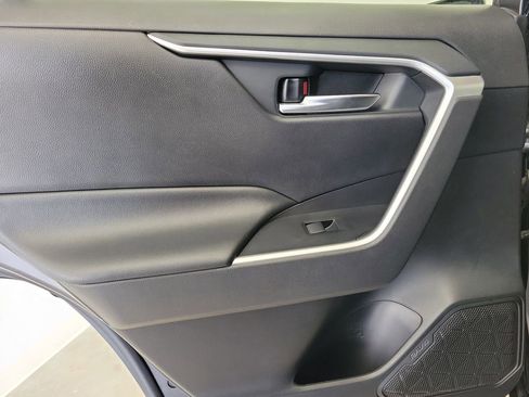 Used 2020 Toyota RAV4 XLE w/ Convenience Package FWD image 16