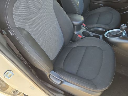 Used 2018 Kia Soul + FWD image 21