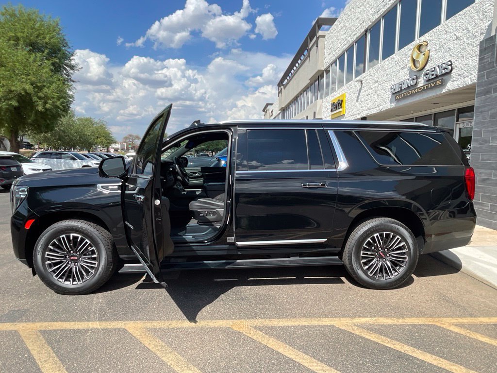 Used 2021 GMC Yukon XL Denali w/ Denali Premium Package AWD/4WD image 6
