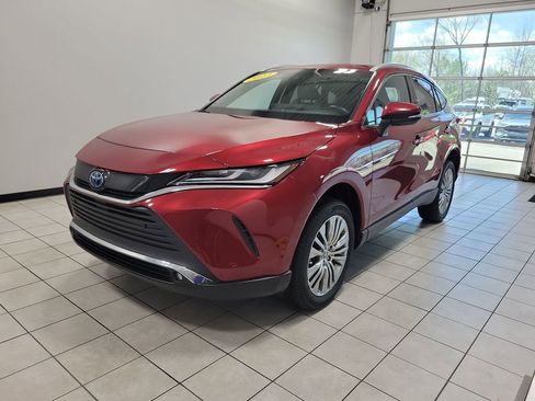 Used 2023 Toyota Venza XLE AWD/4WD image 9
