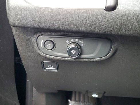 Used 2022 GMC Terrain SLE w/ Elevation Edition image 30