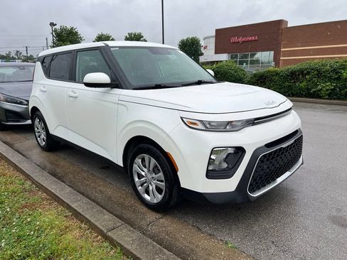 Used 2022 Kia Soul LX FWD image 2