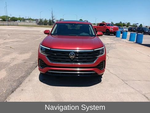 Used 2024 Volkswagen Atlas SEL Premium R-Line image 3