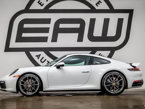 Used 2024 Porsche 911 Carrera RWD image 6