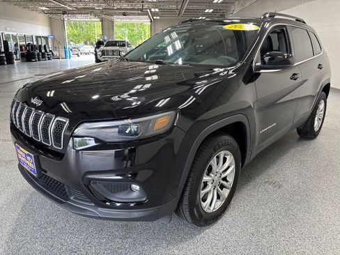 Used 2022 Jeep Cherokee Latitude Lux w/ Sun & Sound Group AWD/4WD image 3