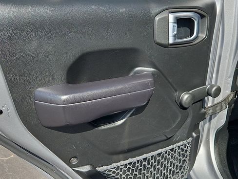 Used 2018 Jeep Wrangler Unlimited Sport AWD/4WD image 16