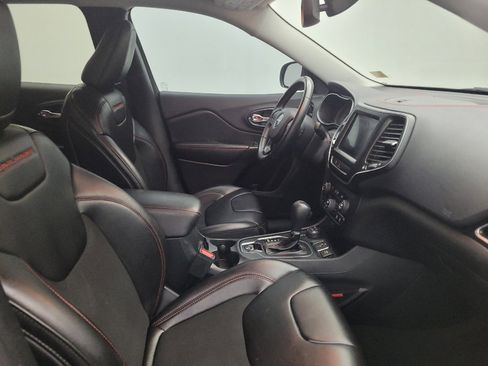 Used 2019 Jeep Cherokee Trailhawk w/ Comfort/Convenience Group AWD/4WD image 21