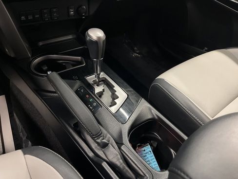 Used 2017 Toyota RAV4 Limited image 25