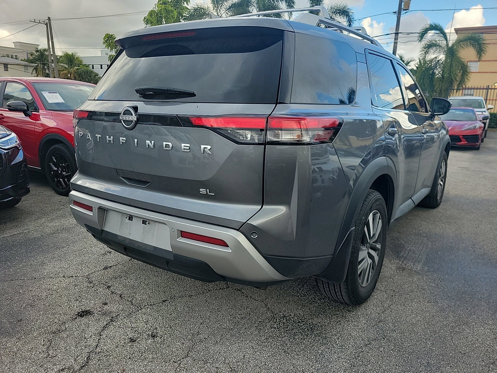 Used 2024 Nissan Pathfinder SL FWD image 8