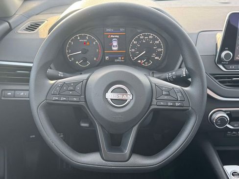 Used 2025 Nissan Altima 2.5 S FWD image 13
