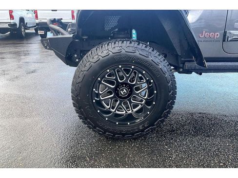 Used 2021 Jeep Gladiator Rubicon w/ Cold Weather Group image 10