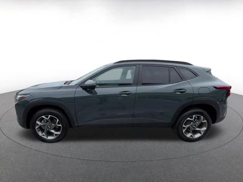 Used 2025 Chevrolet Trax LT w/ LT Convenience Package FWD image 12