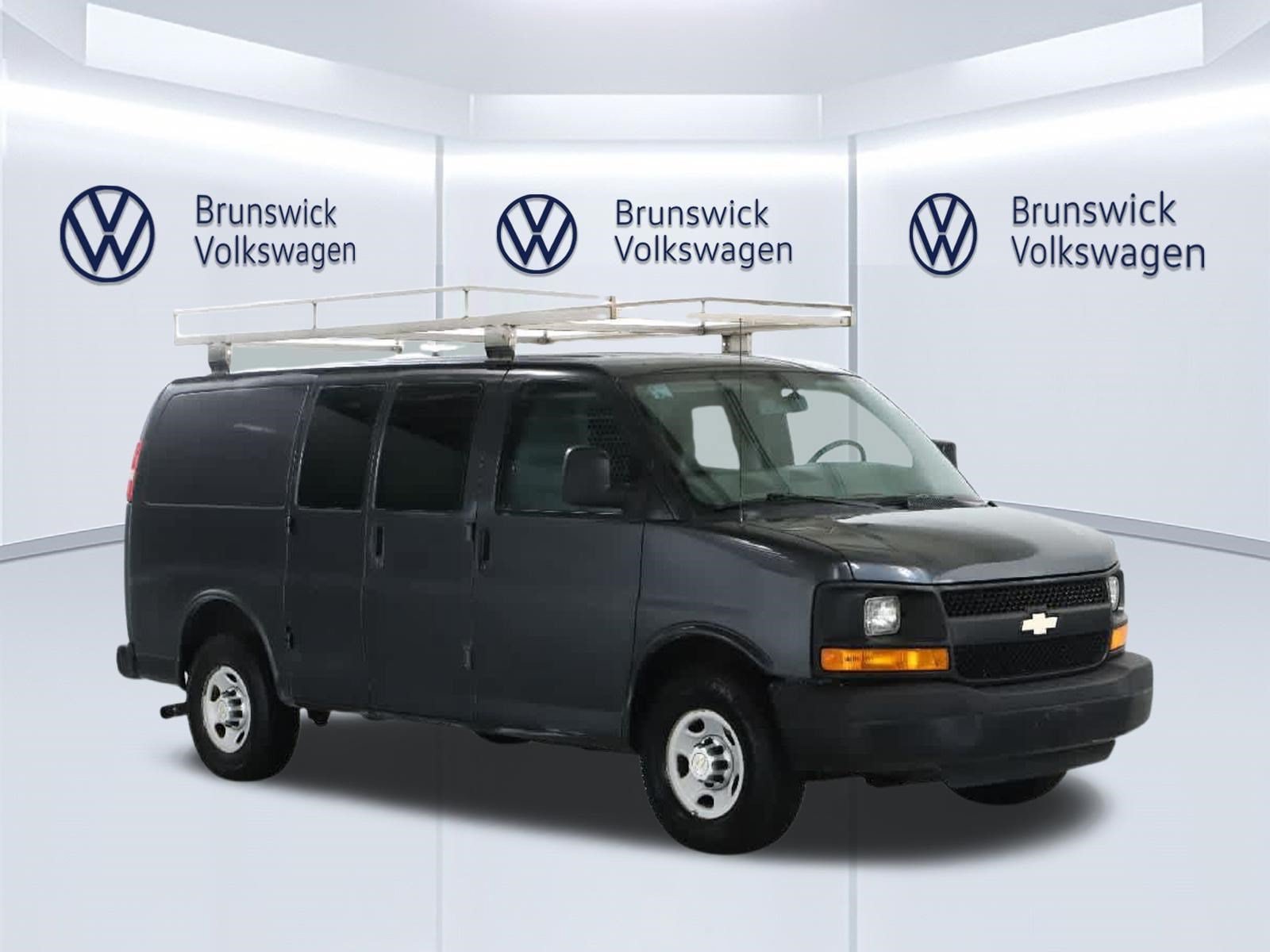 Used 2014 Chevrolet Express 2500 RWD image 9