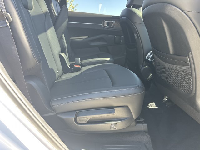 Certified 2025 Kia Sorento EX w/ Panoramic Sunroof Package AWD/4WD image 30