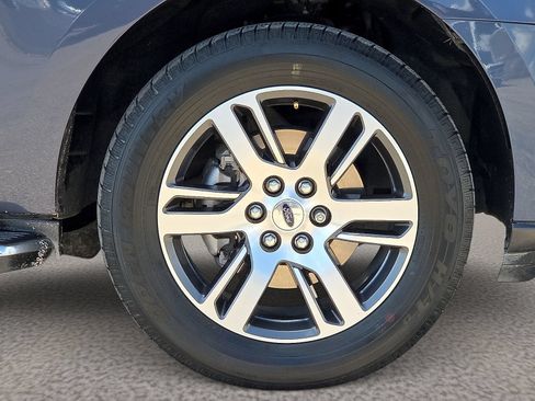 Used 2023 Ford Expedition XLT RWD image 7