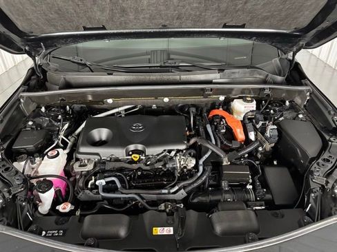 Used 2023 Toyota Venza XLE image 24