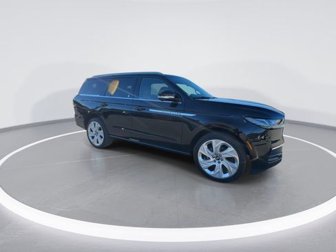 New 2025 Lincoln Navigator Reserve AWD/4WD image 2