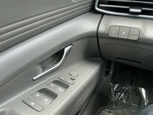 Used 2025 Hyundai Elantra SEL FWD image 20