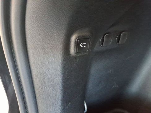 Used 2019 Jeep Cherokee Limited AWD/4WD image 18