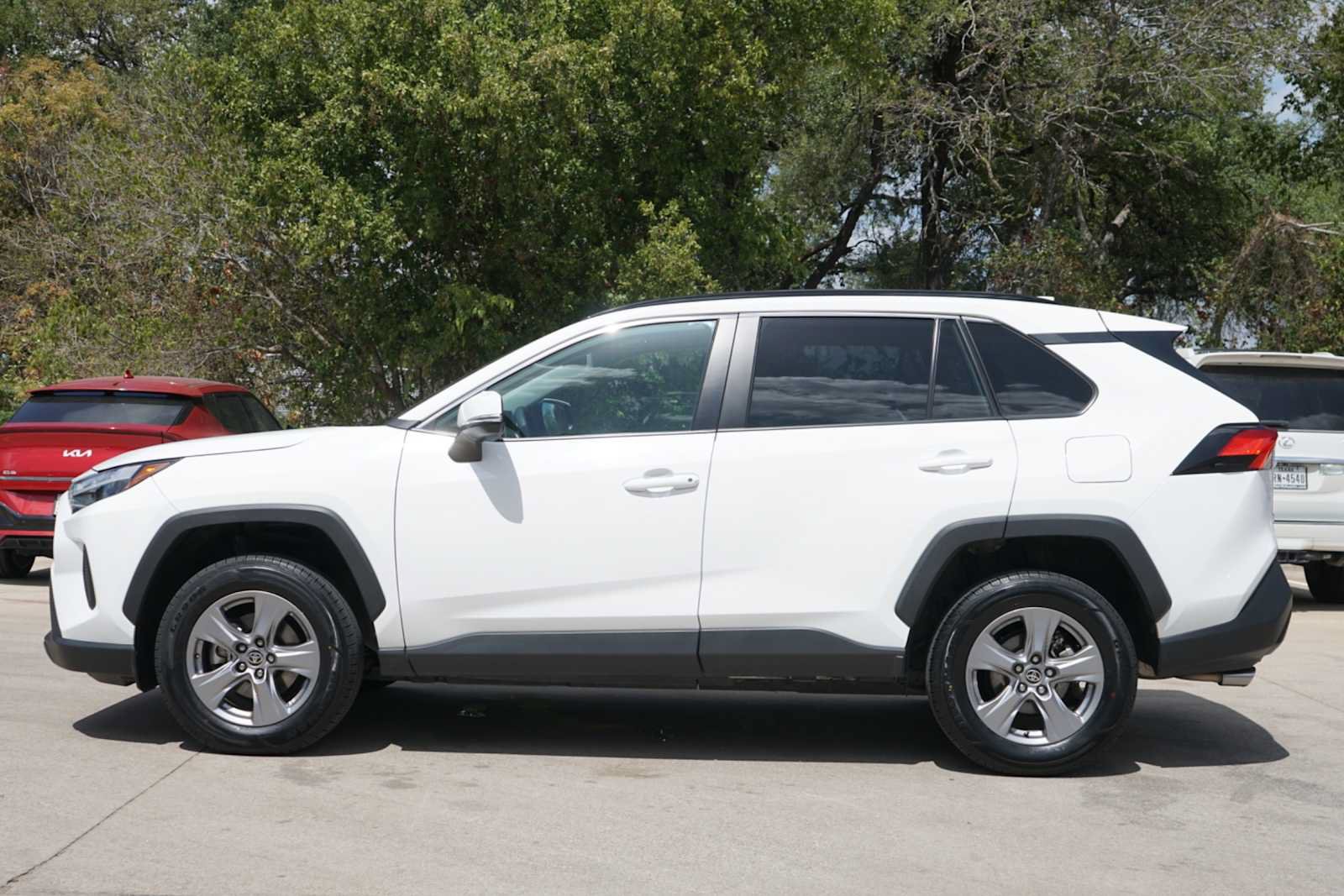 Used 2025 Toyota RAV4 XLE FWD image 3