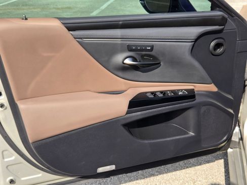 Used 2023 Lexus ES 350 w/ Premium Package FWD image 10