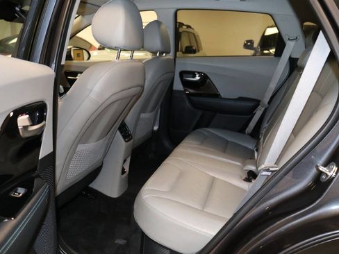 Used 2018 Kia Niro EX Premium image 14