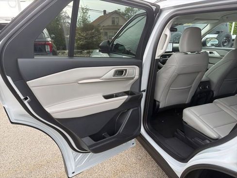 New 2026 Ford Explorer Active w/ Active Comfort Package AWD/4WD image 11