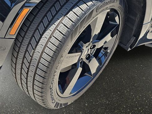 New 2025 Land Rover Defender 110 V8 image 32