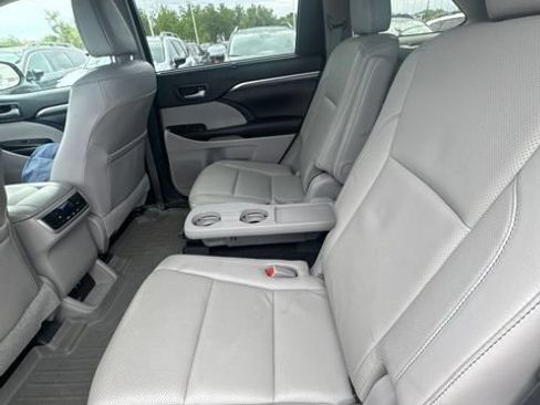 Used 2018 Toyota Highlander Limited FWD image 20