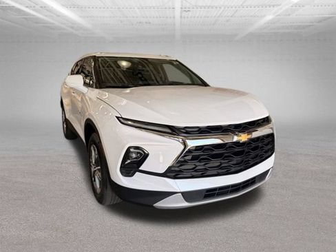 Used 2024 Chevrolet Blazer LT FWD image 3