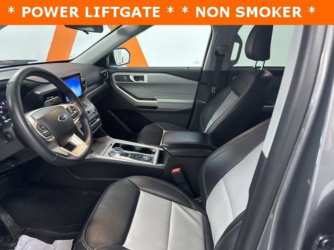 Used 2023 Ford Explorer XLT w/ Equipment Group 202A image 8