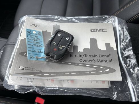 Used 2019 GMC Terrain SLT w/ Preferred Package AWD/4WD image 28