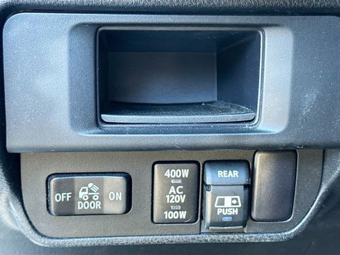 Used 2017 Toyota Tacoma TRD Sport image 12