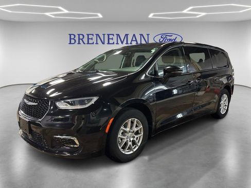 Used 2024 Chrysler Pacifica Touring-L image 1