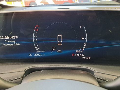 Used 2024 Cadillac XT4 Premium Luxury image 9