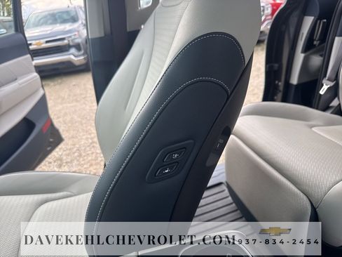 Used 2025 Kia Carnival SX Prestige image 17