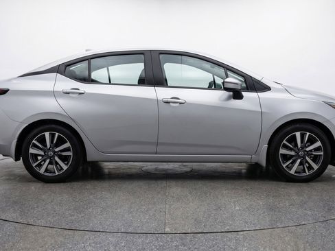 Used 2025 Nissan Versa SV FWD image 11