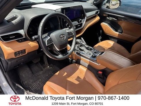 Used 2024 Toyota Highlander Platinum AWD/4WD image 8