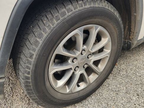 Used 2015 Jeep Grand Cherokee Limited w/ Luxury Group II image 10