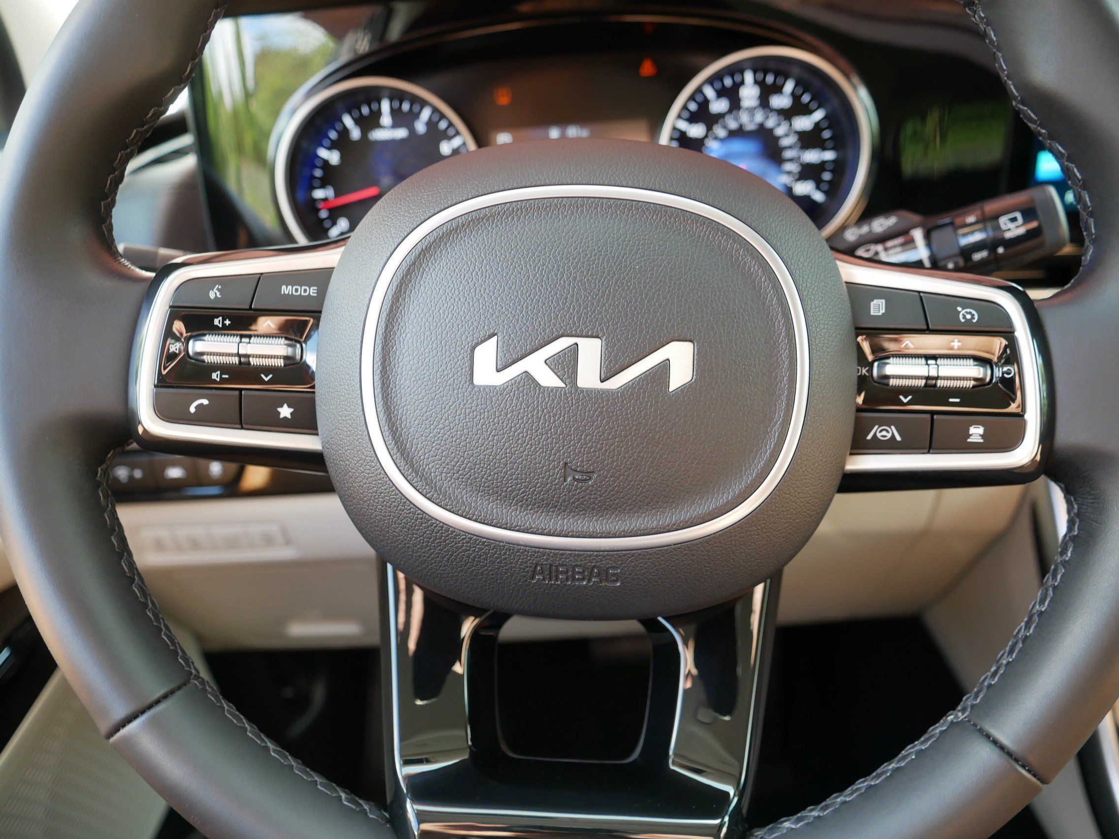 Certified 2023 Kia Carnival EX FWD image 25