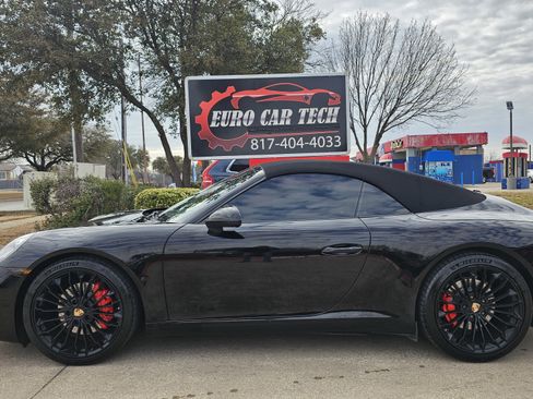 Used 2018 Porsche 911 Carrera image 2