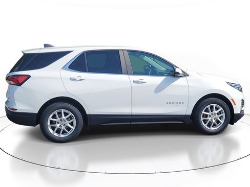 Used 2024 Chevrolet Equinox LT FWD image 7